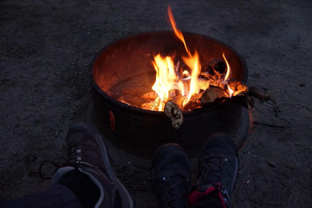 On envisage de déplacer le feu dans la tente...