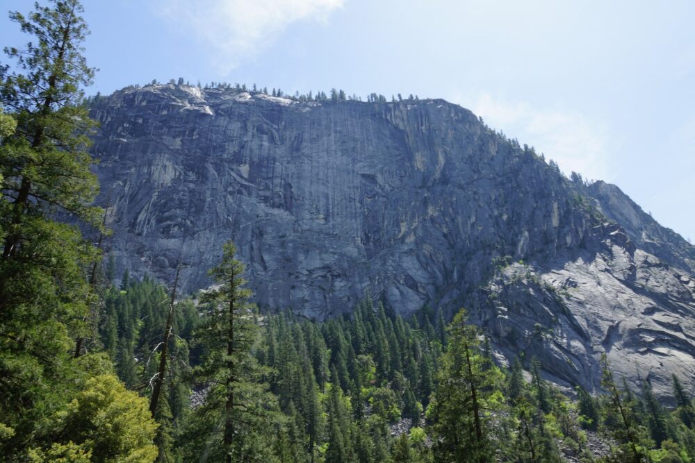 Les immenses parois de granit