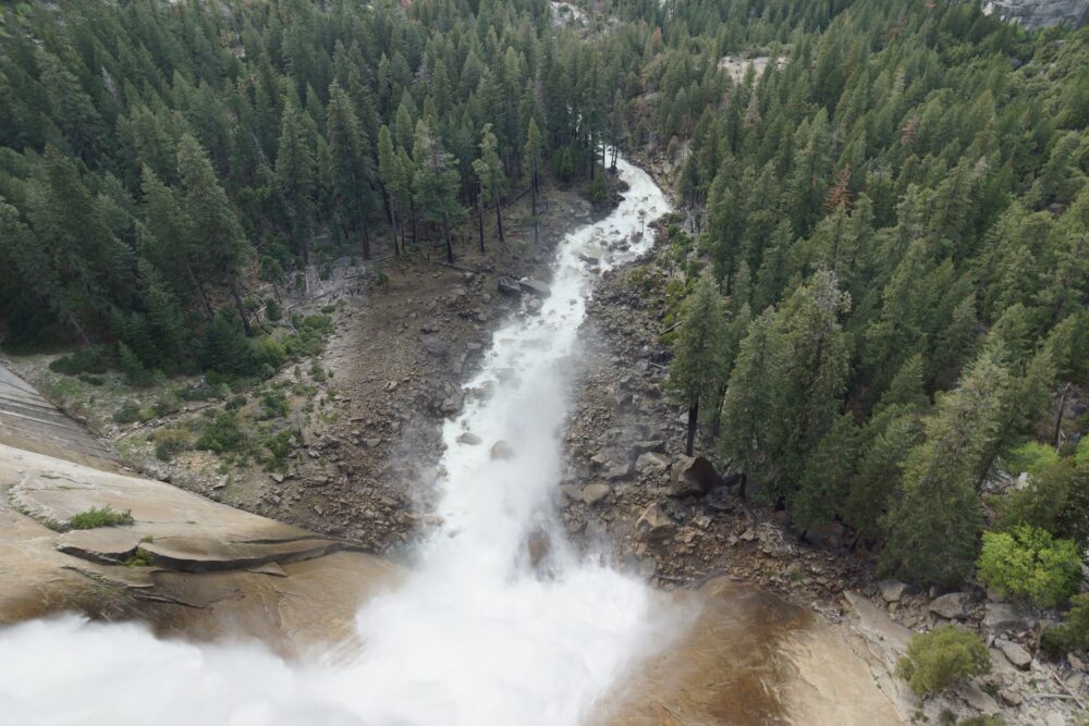 Le sommet de la dernière cascade. On se rend pas vraiment compte, mais la hauteur est impressionnante !