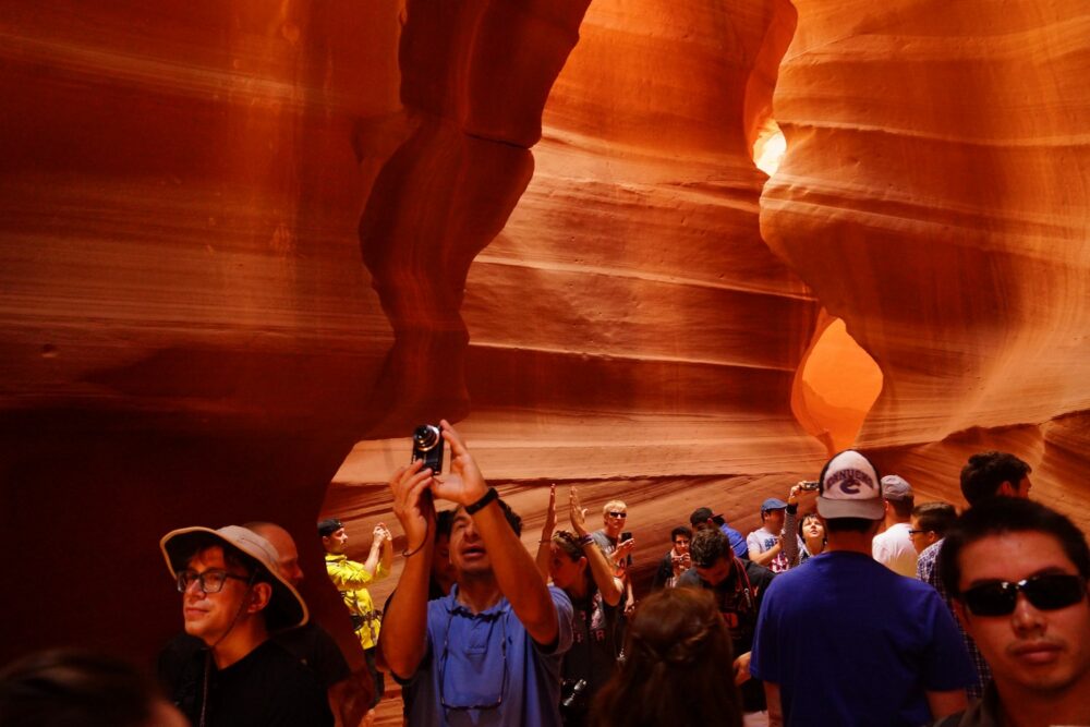 Là, ce ne sont que les deux groupes derrière nous. En tout, il doit y avoir une vingtaine de groupes différents en même temps dans le canyon.