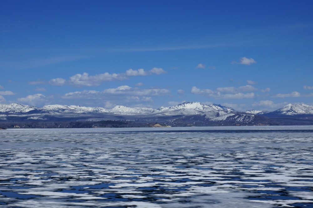 Il y avait encore énormément de glace sur le lac