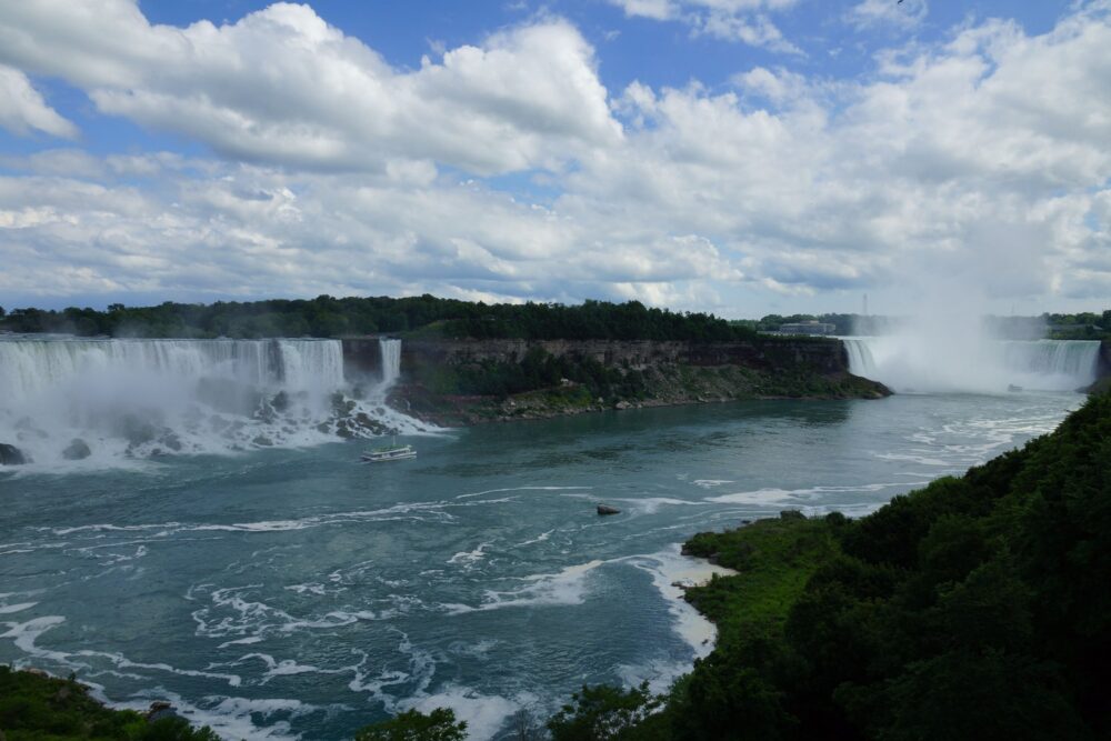 De gauche à droite : Américan Falls, Bridal Veil Falls et Horseshoe Falls